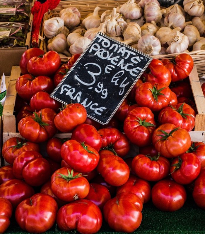 Tomates au marché du matin