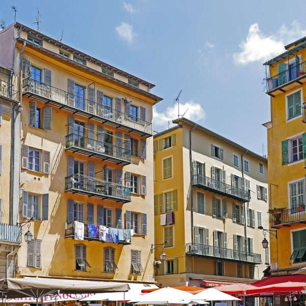 Façades ocre du Vieux-Nice